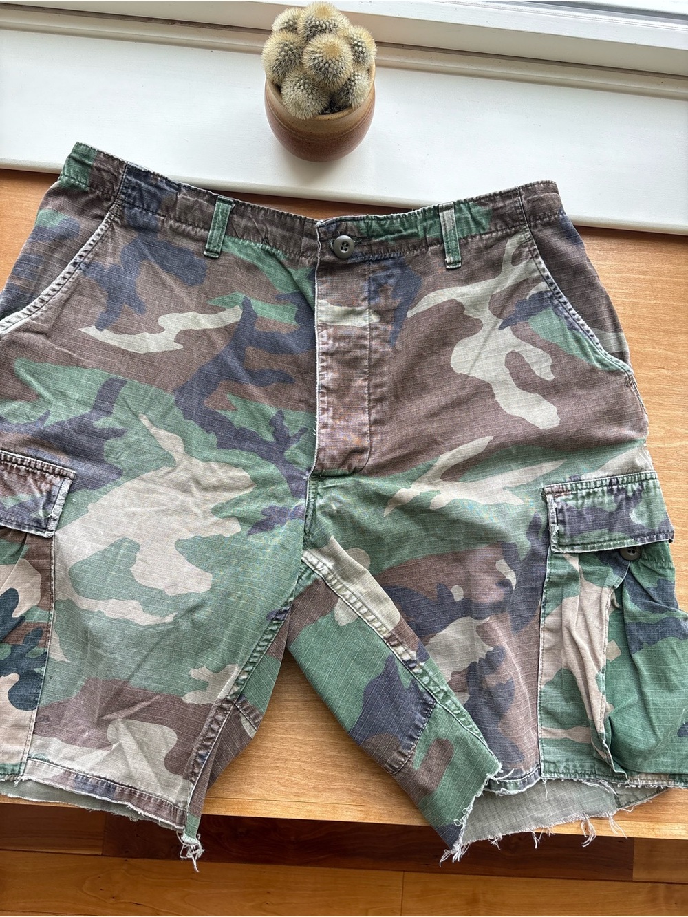 Cool Camouflage Cargo Men’s Shorts - Green Camo Military Issue Cut-Offs - Picture 2 of 13